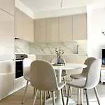Apartamento Piso En Calle Peatonal. *