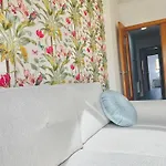 Apartamento Piso En Calle Peatonal. Boiro